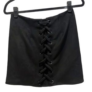 New Rue21 Women’s Faux Suede Black Mini Skirt Size Medium NWT